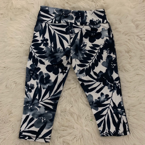 Joe Fresh Knee Length Leggings - Picture 2 of 2